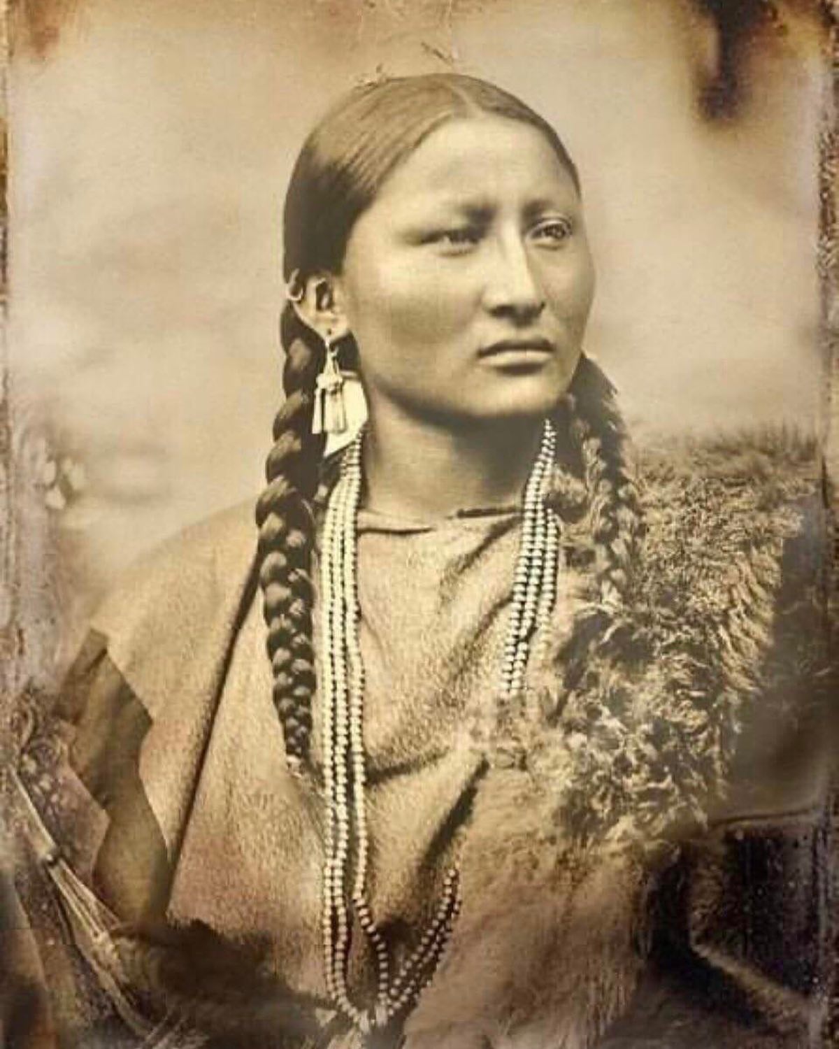“Vivid Nose” turned into once an Arapaho woman who fought on the warfare of the Runt Bighorn. She lived to be now not lower than 101 years former.