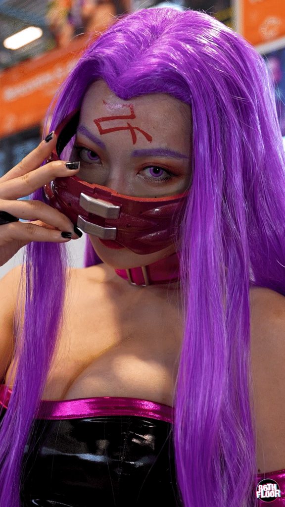Medusa cosplayer filmed at Japan Expo