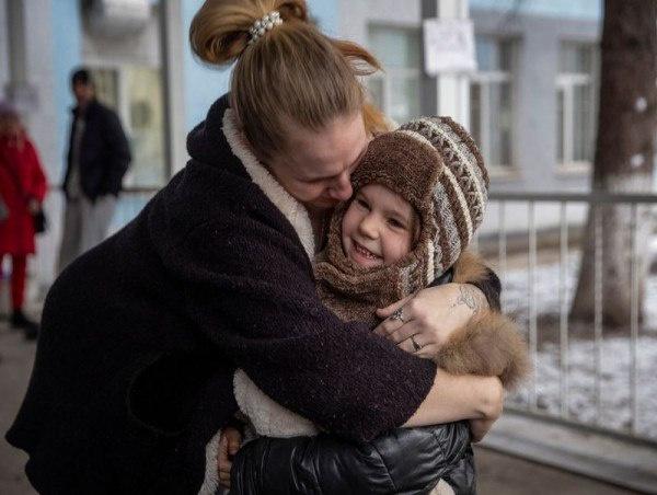 Prolonged-awaited reunion with mother: police evacuated 6-300 and sixty five days-ragged girl from Bakhmut