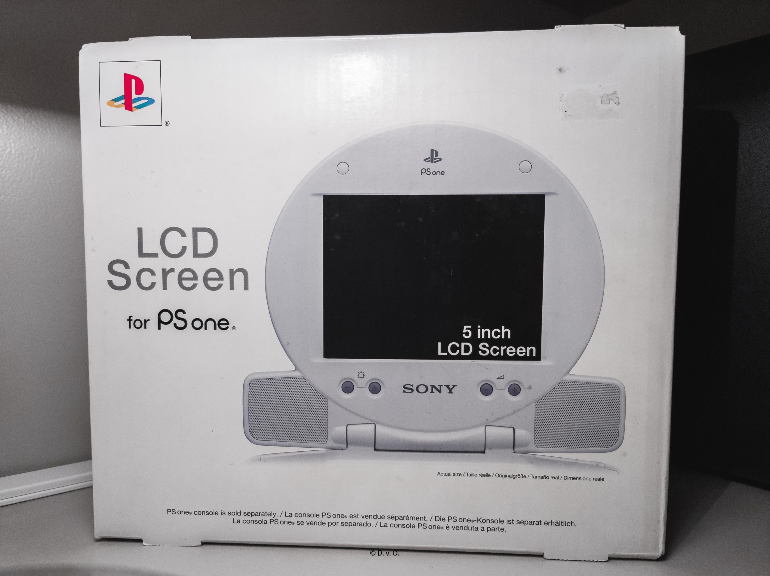A new PlayStation one LCD camouflage from 2002! The precious semi-transportable PlayStation..