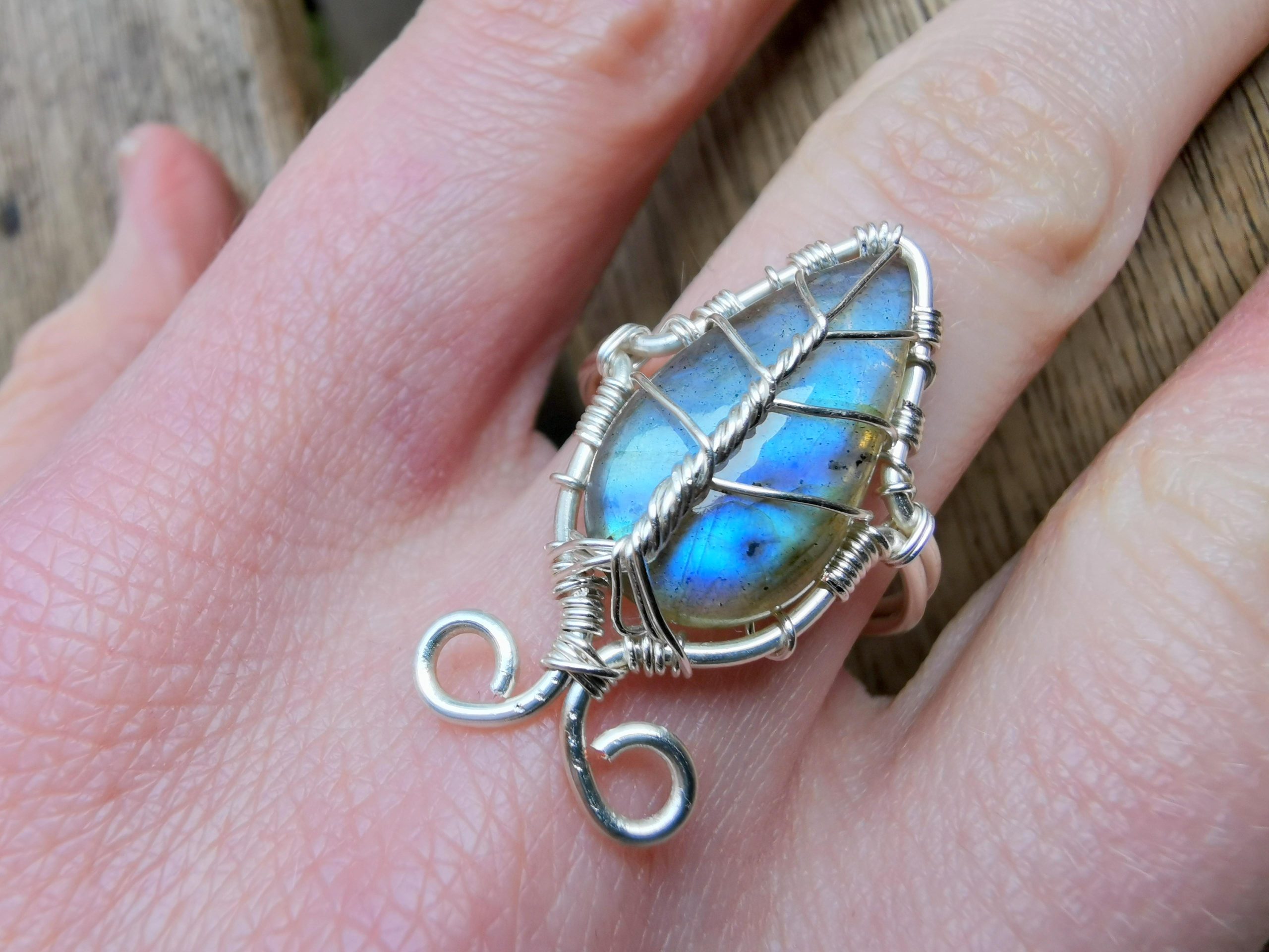 I made a leaf ring with a labradorite gemstone and wire. Stats: +20 % stamina while touring via the woods, +15% charisma when coping with the elves.