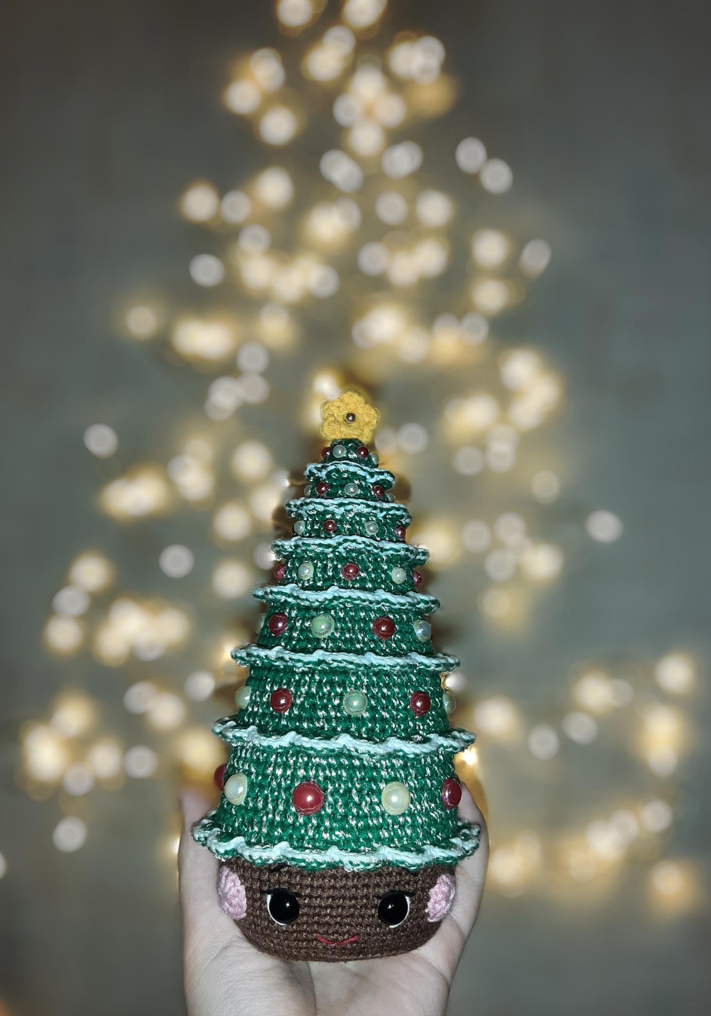 knitted Christmas tree