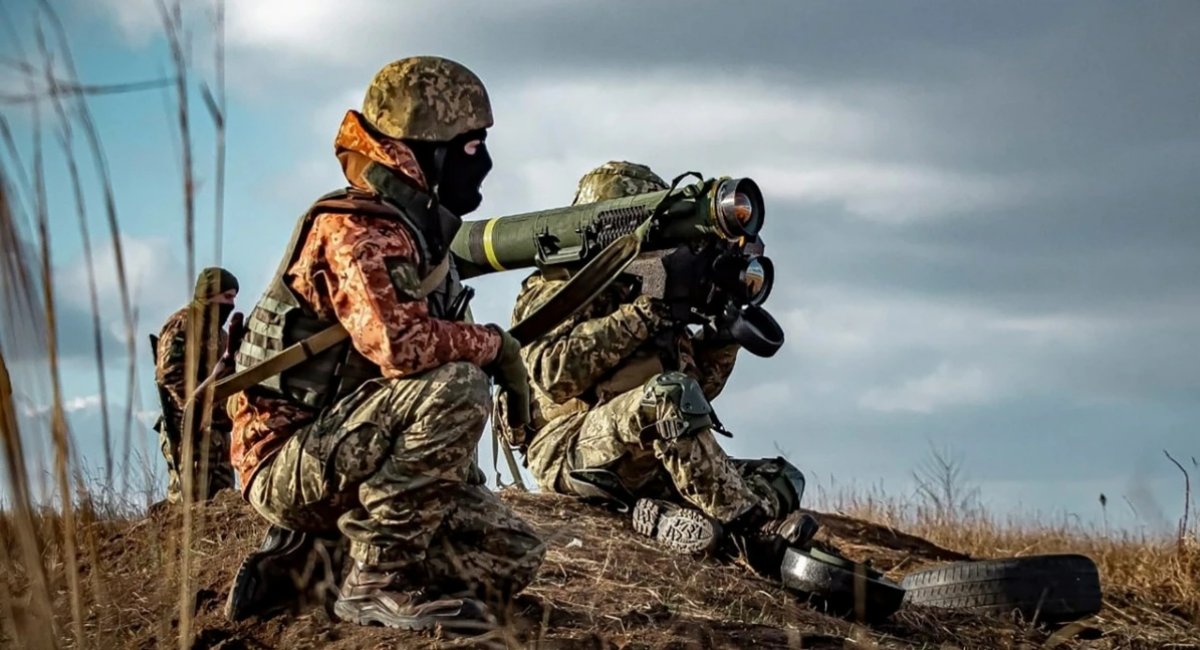 Ukrainian paratroopers utilize Javelins to abolish enemy armoured vehicles in fight