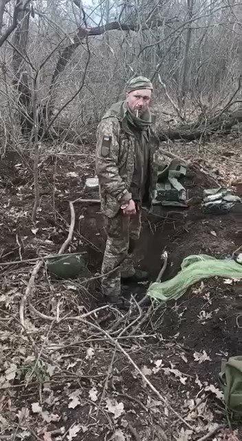 Russian bastards forced Ukrainian PoW to dig his indulge in grave then brutally killed him