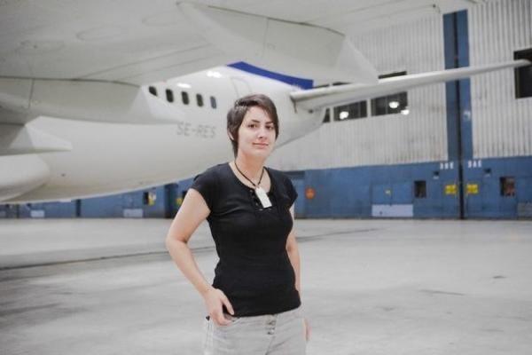 The woman who drop in love with a airplane.
