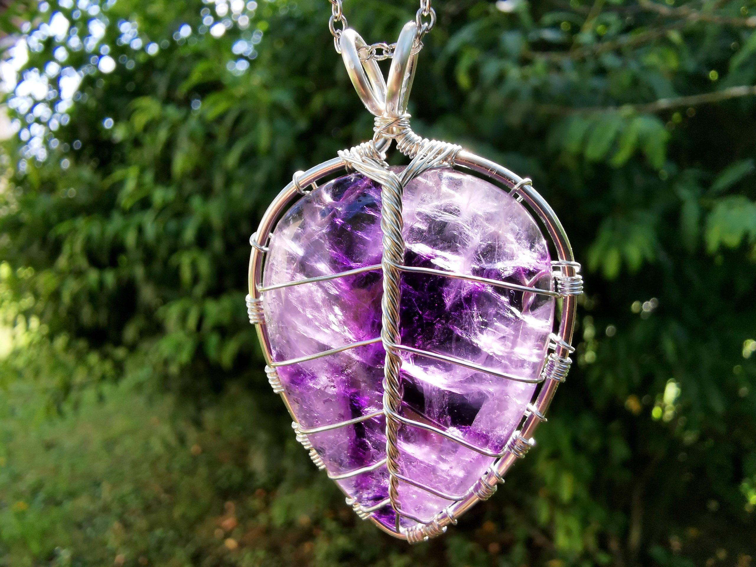 I made a leaf pendant with an amethyst.