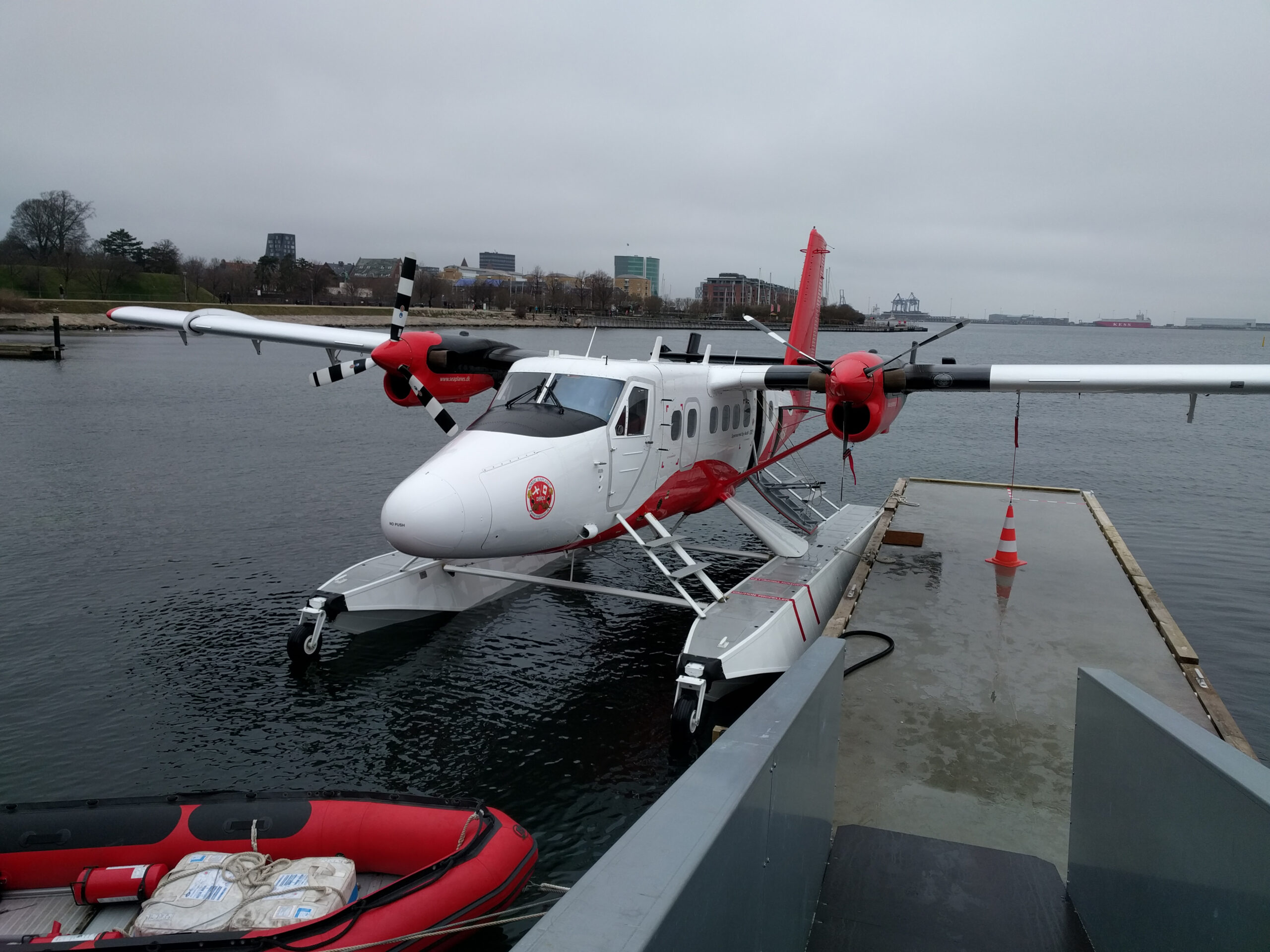 I know you adore otters, nevertheless how about Twin Otters?