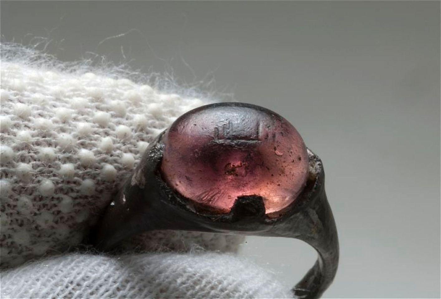 A Viking skills ring inscribed with the phrases ‘for Allah’, figured out within the grave of a girl who used to be buried 1200 years within the past in Birka, 25 km west of popular-day Stockholm