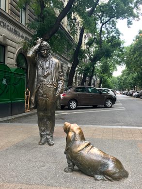 Statue of Colombo and his dog in Budapest