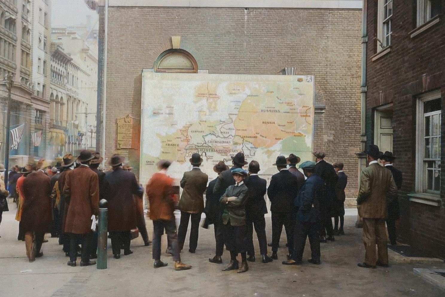 Passers-by look a brand new plan of Europe after World Battle I 1918