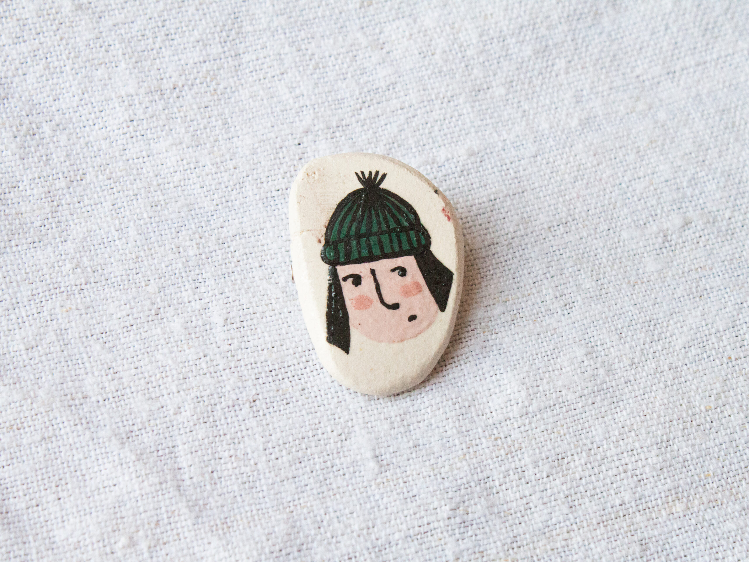 Brooch for a non-wintry climate lover
