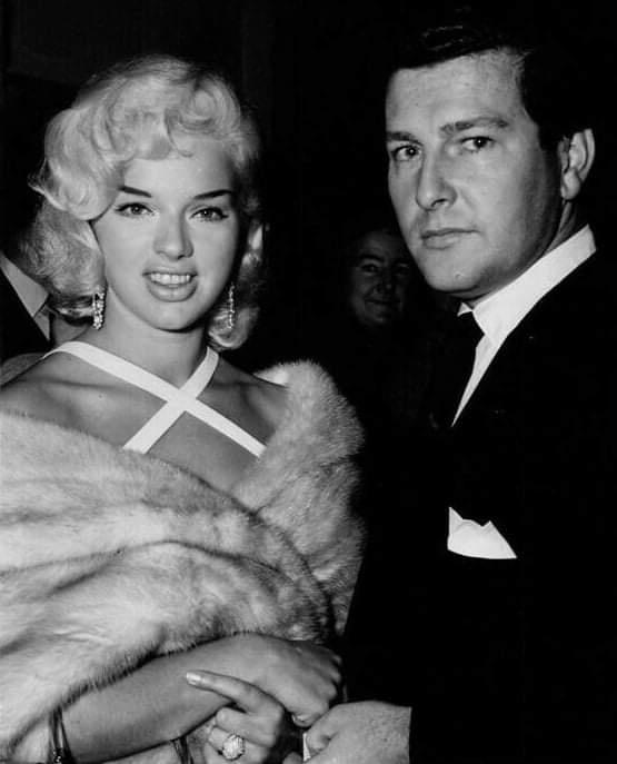 Diana Dors. What an extraordinary dame. Forever the girl of my dreams. What I would attain so as to time commute relieve to the Fifties to meet her