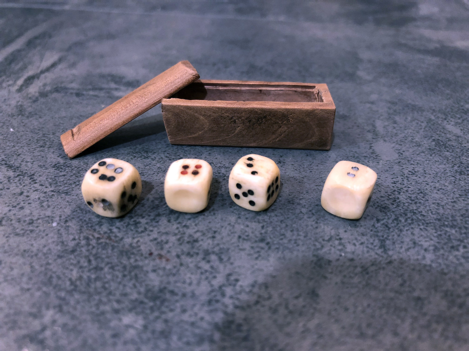 Hobby – Collecting Vague Memorabilia That Tells a Memoir – Prisoner’s Dice Manufactured from Human Teeth and Civil Battle Artifacts