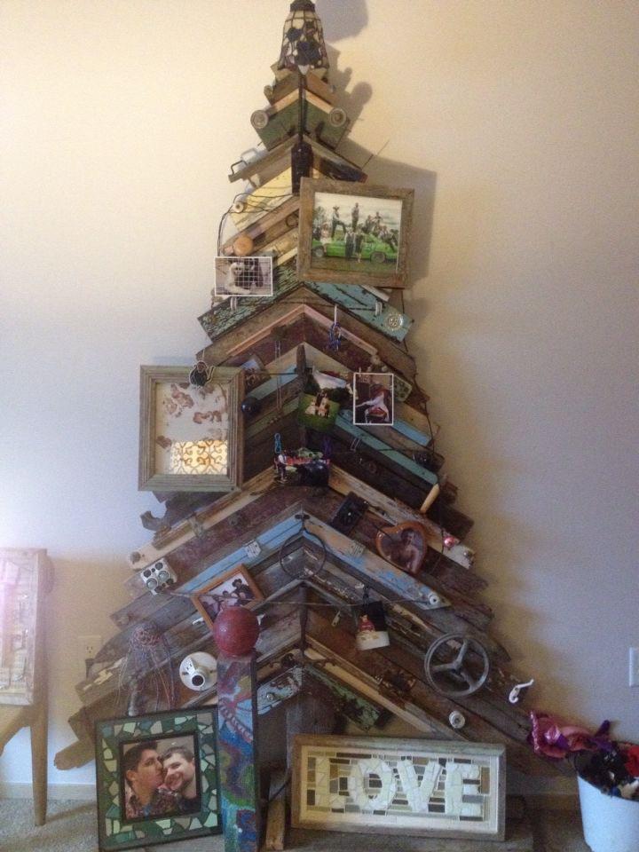 Handy art: Year round Christmas tree!